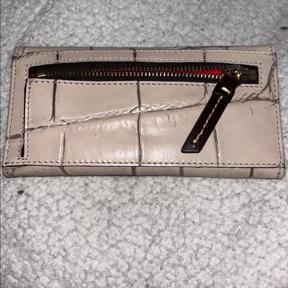 Dooney & Bourke 🆕 Denison Continental clutch wallet taupe  croc looking - Picture 2 of 3
